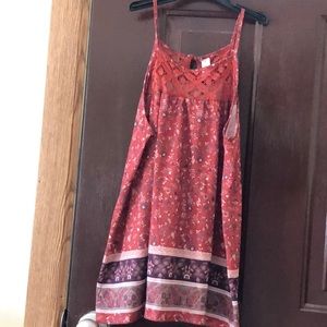 Very nice shape spaghetti strap tank